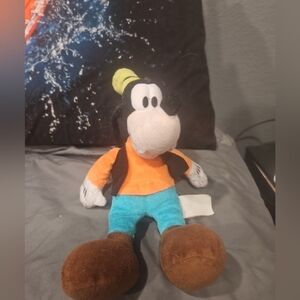 Disney Goofy Plush Stuffed Toy Pre Owened good condition